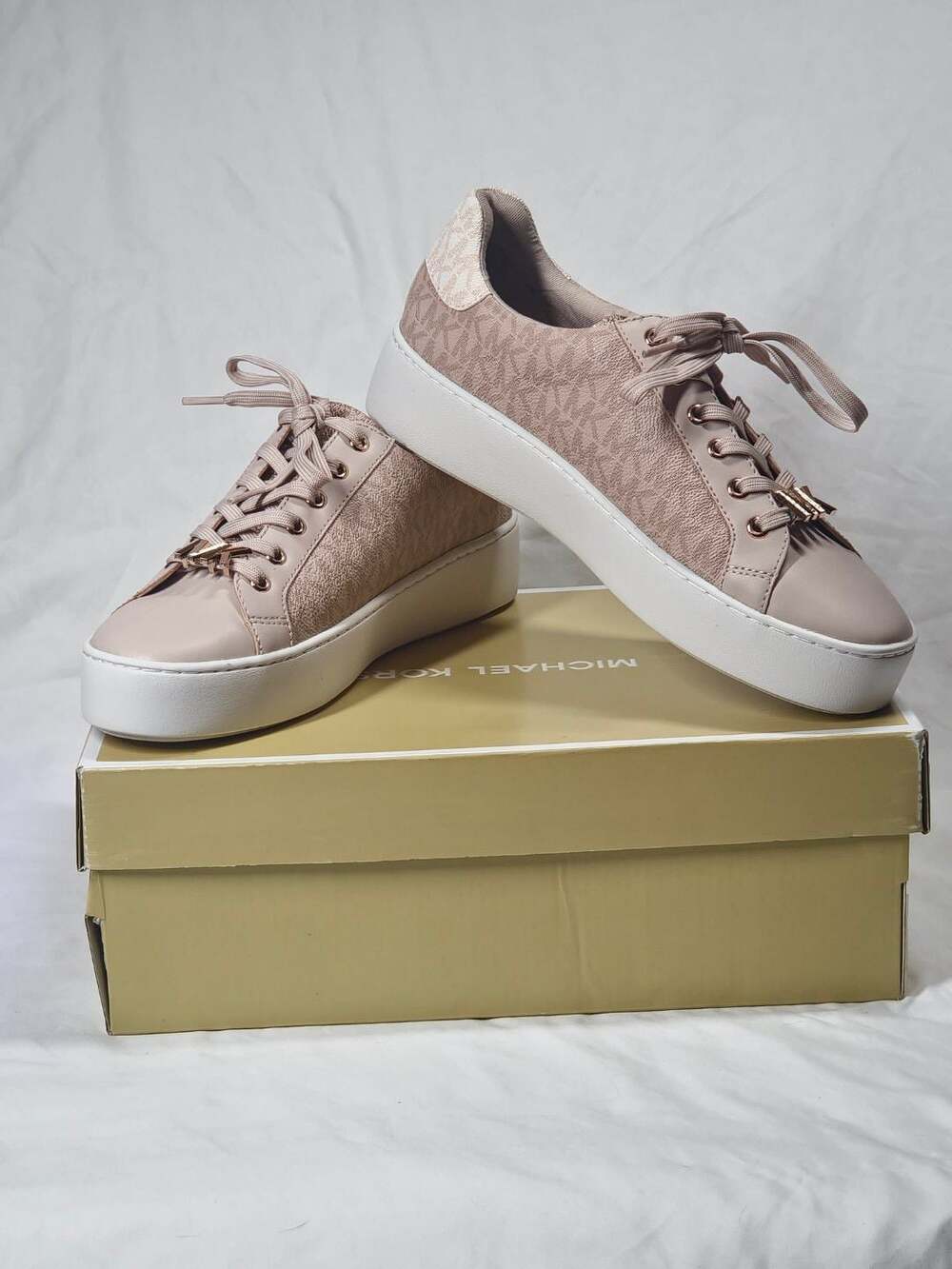 Michael Kors Poppy Lace Up MK Logo Sneakers Womens 8.5 Ballet Pink NWB